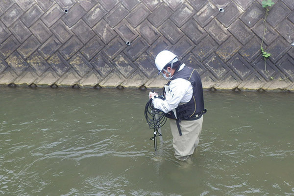 河川での水質計量